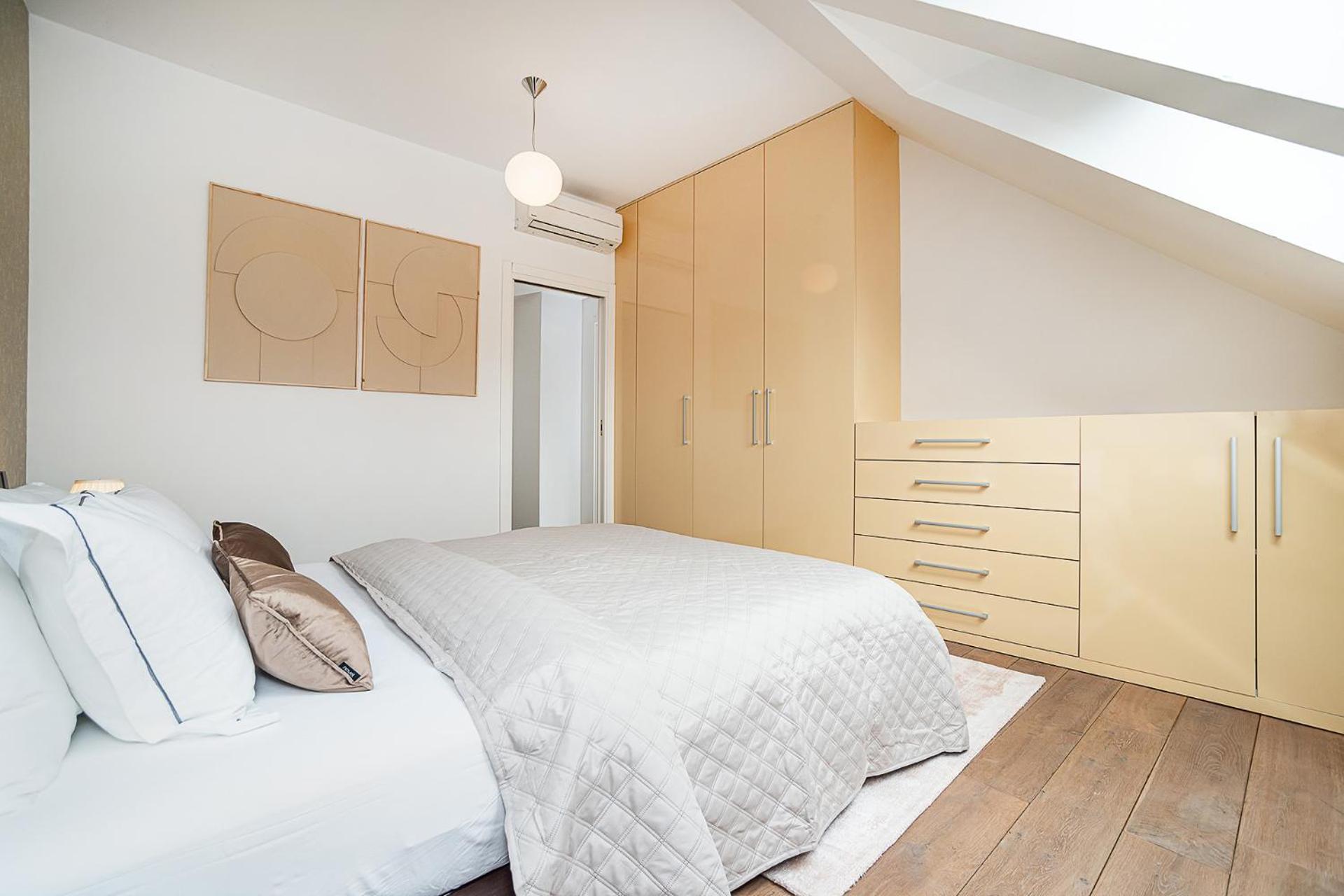 Large And Stylish In Lejlighed